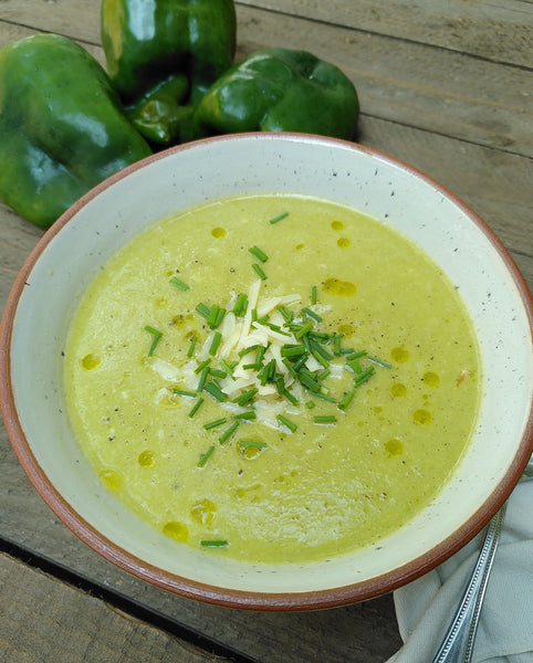 Soupe au Poblano rôti et au cheddar